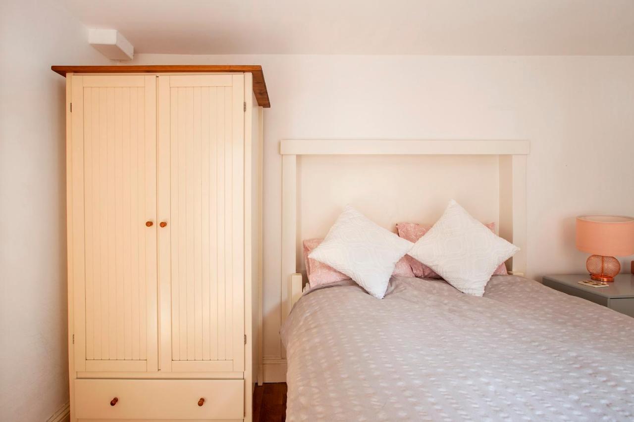 Pass The Keys - Beautiful Stylish Flat In South West Apartment London