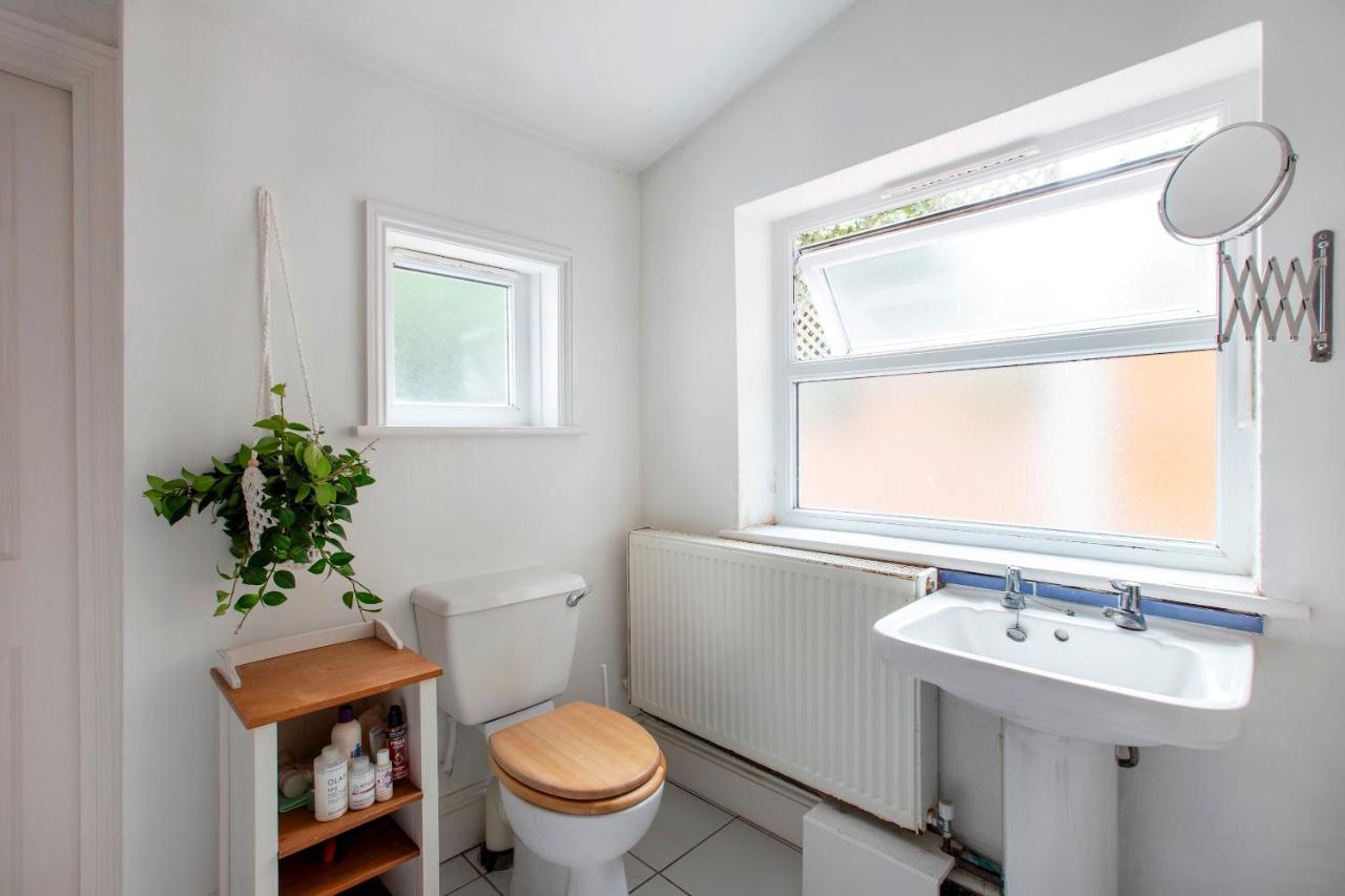 Pass The Keys - Beautiful Stylish Flat In South West Apartment London