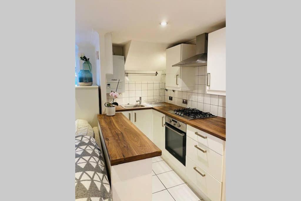 Apartment Stunning, Stylish Garden Flat In The Heart Of Wimbledon *