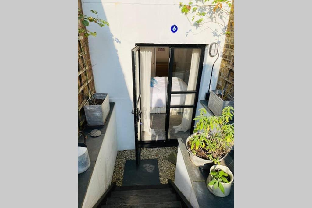 Stunning, Stylish Garden Flat In The Heart Of Wimbledon Apartment London