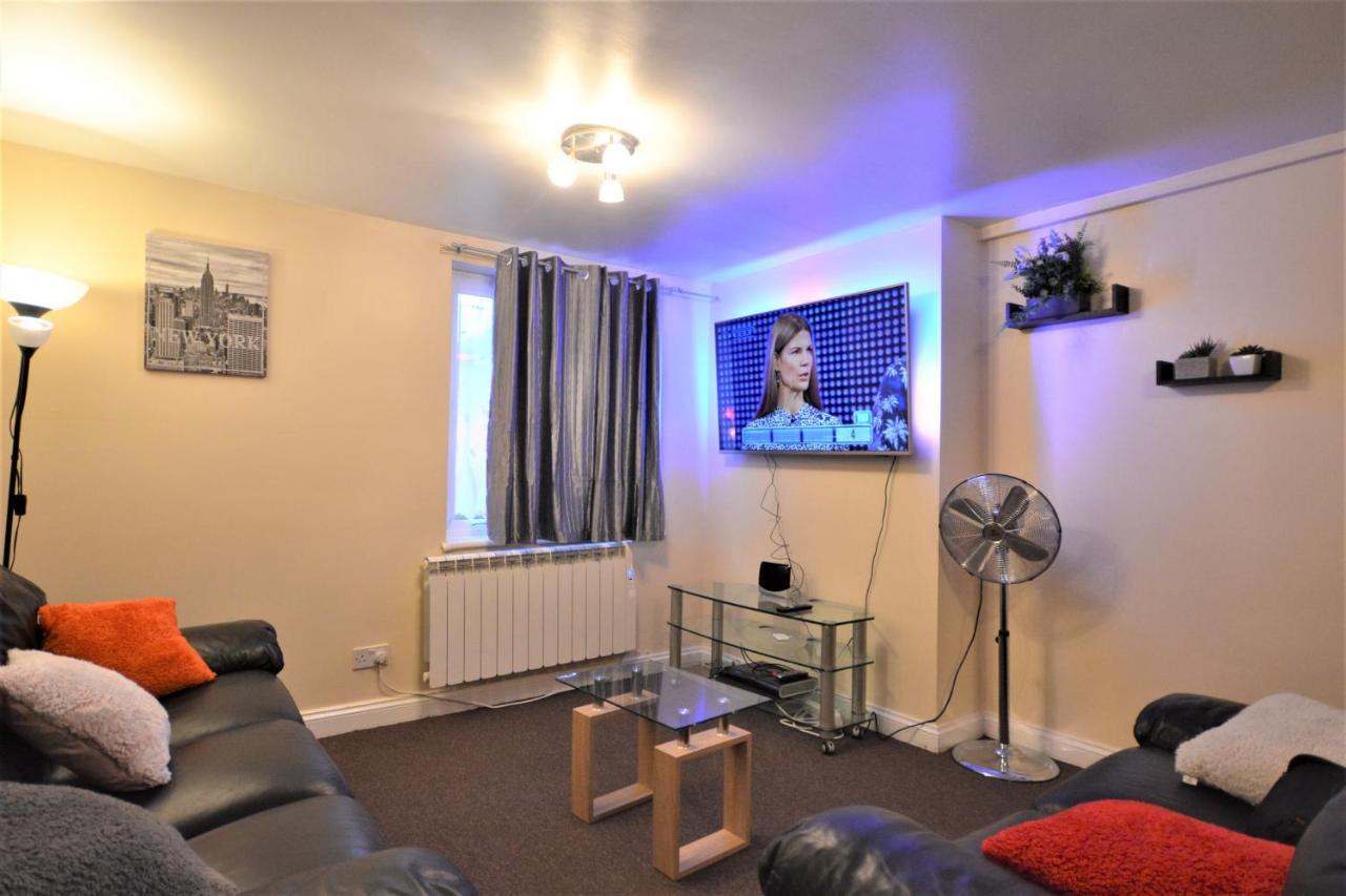 Zone 2 Lovely 4 Bedroom - 3 Trowbridge Road Apartment *