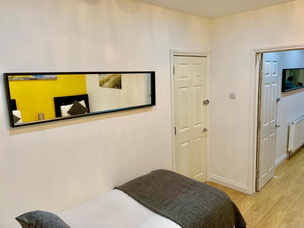 Appartement 4 Bedrooms, 3 Baths, Full Kitchen&lounge, Garden, Free Parking *