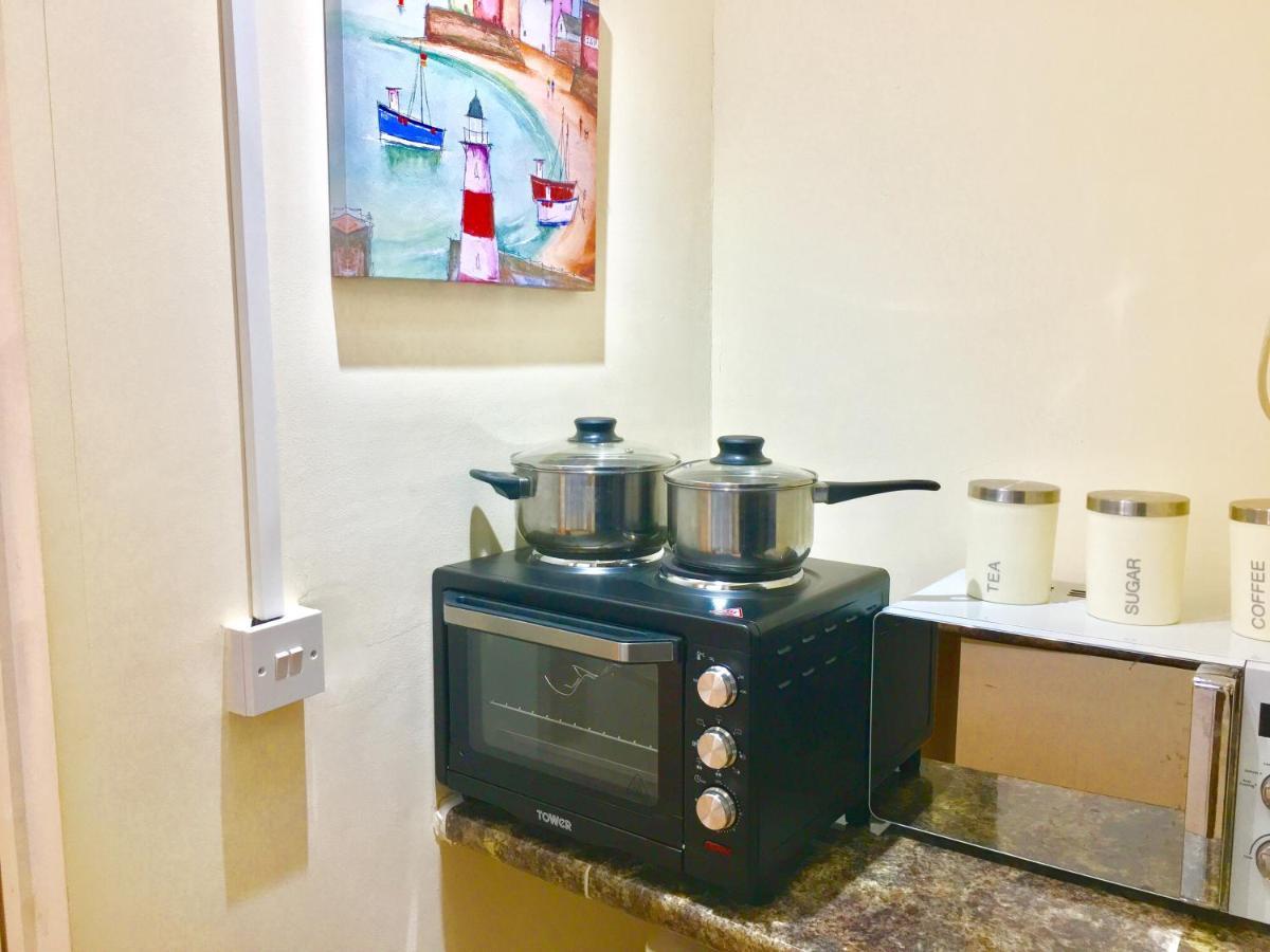 4 Bedrooms, 3 Baths, Full Kitchen&lounge, Garden, Free Parking Appartement Londen