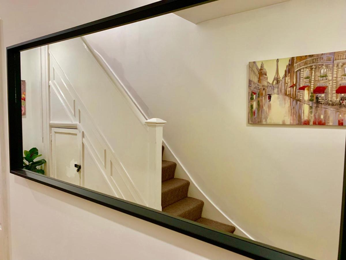 4 Bedrooms, 3 Baths, Full Kitchen&lounge, Garden, Free Parking * Londen