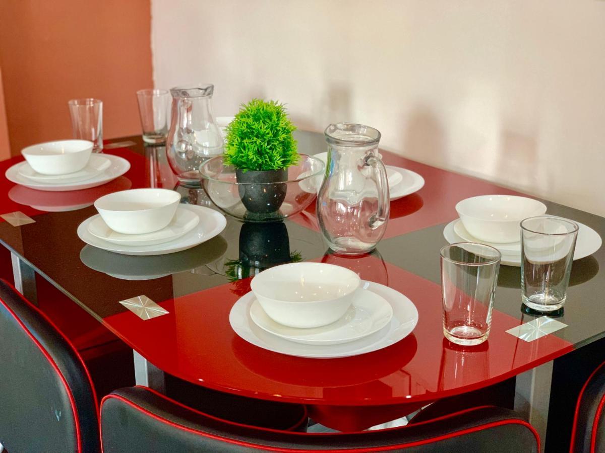 Appartement 4 Bedrooms, 3 Baths, Full Kitchen&lounge, Garden, Free Parking