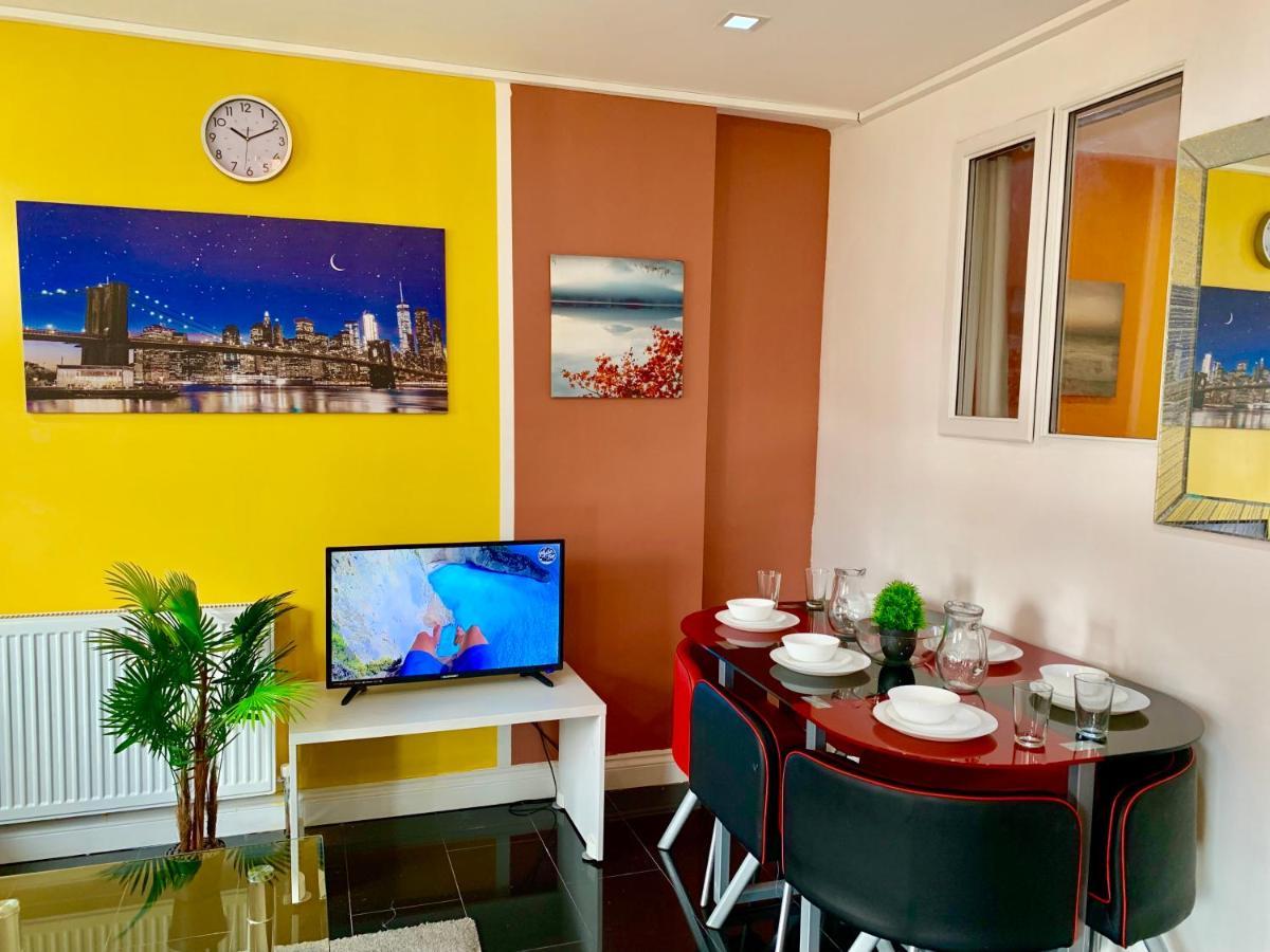 Appartement 4 Bedrooms, 3 Baths, Full Kitchen&lounge, Garden, Free Parking *