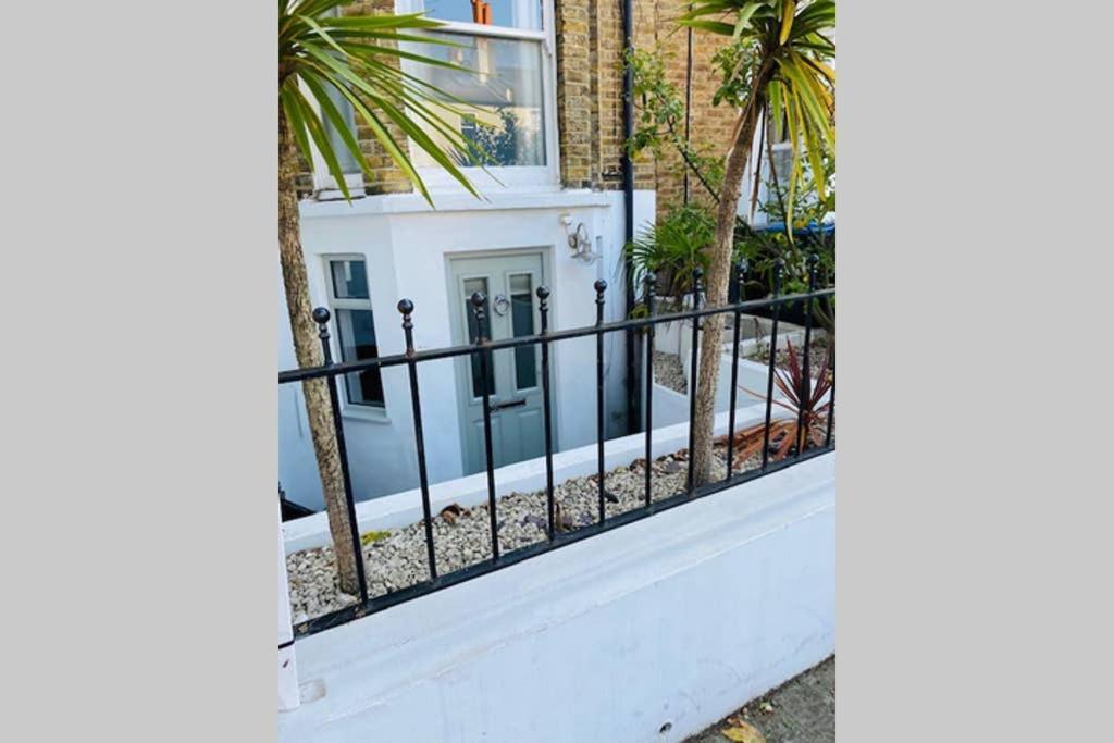 Stunning, Stylish Garden Flat In The Heart Of Wimbledon Apartment London