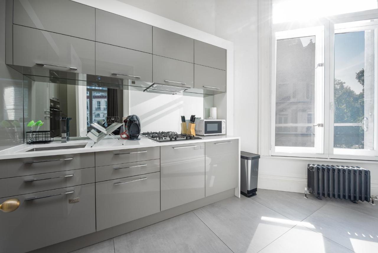 Grosvenor Gardens By Capital Apartment *