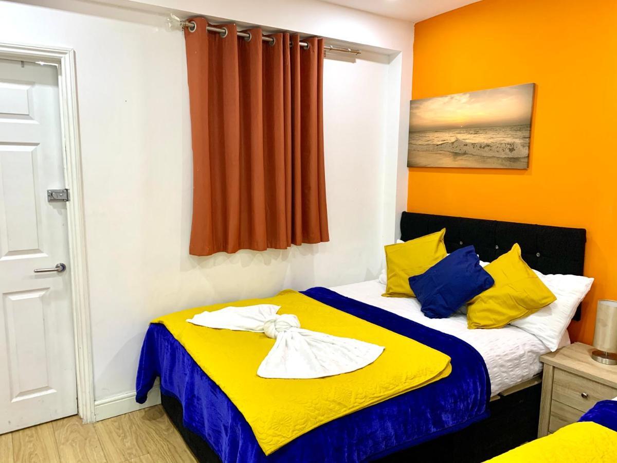 4 Bedrooms, 3 Baths, Full Kitchen&lounge, Garden, Free Parking Appartement