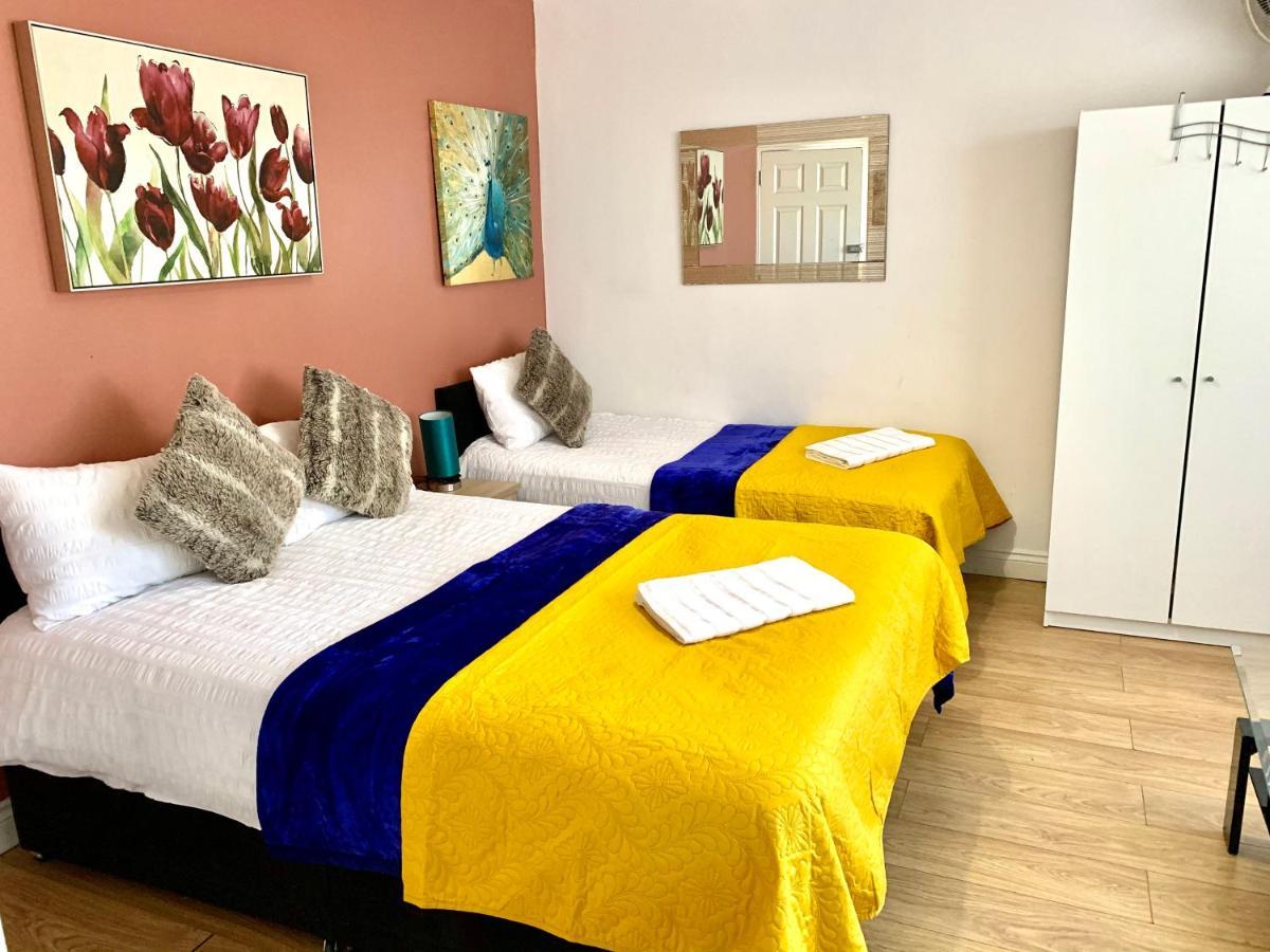 4 Bedrooms, 3 Baths, Full Kitchen&lounge, Garden, Free Parking Appartement *