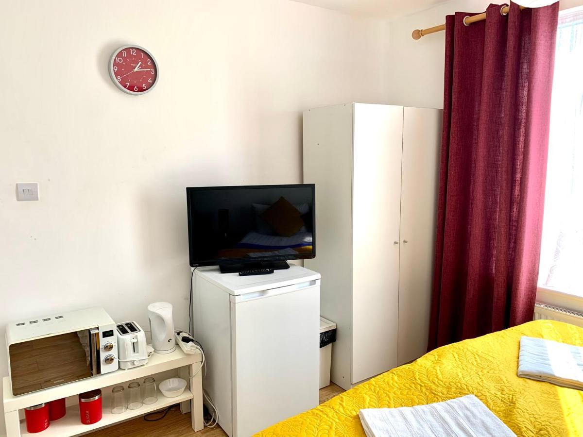 Appartement 4 Bedrooms, 3 Baths, Full Kitchen&lounge, Garden, Free Parking *