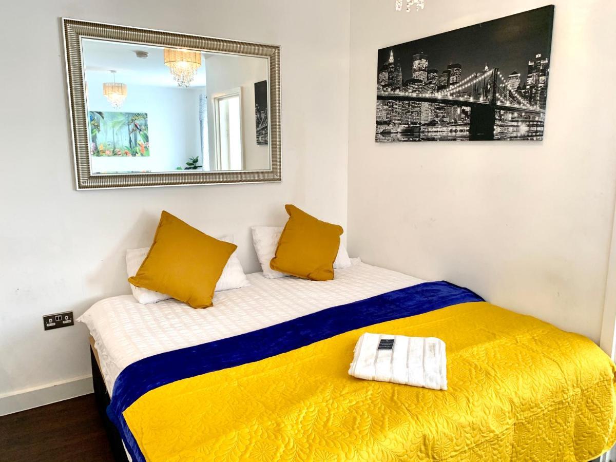 Leilighet 2-bedrooms Apartment, Lounge, Balcony London