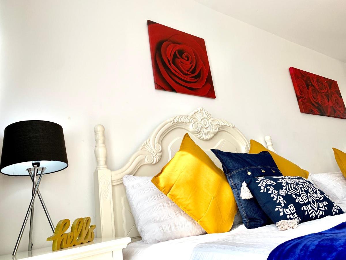 Leilighet 2-bedrooms Apartment, Lounge, Balcony London