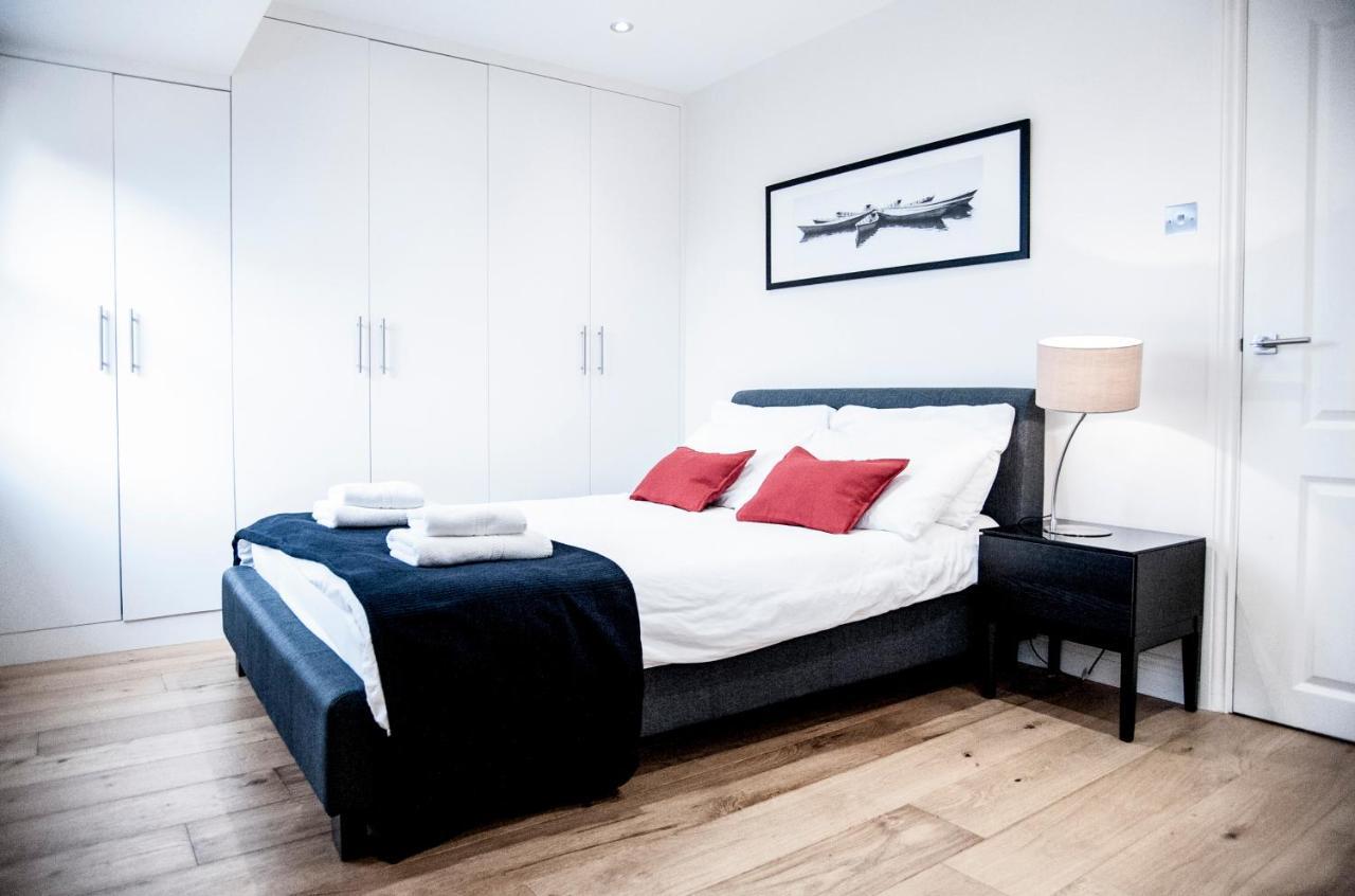 Unique 2bed/2bath - Top Floor - Private Balcony Leilighet London