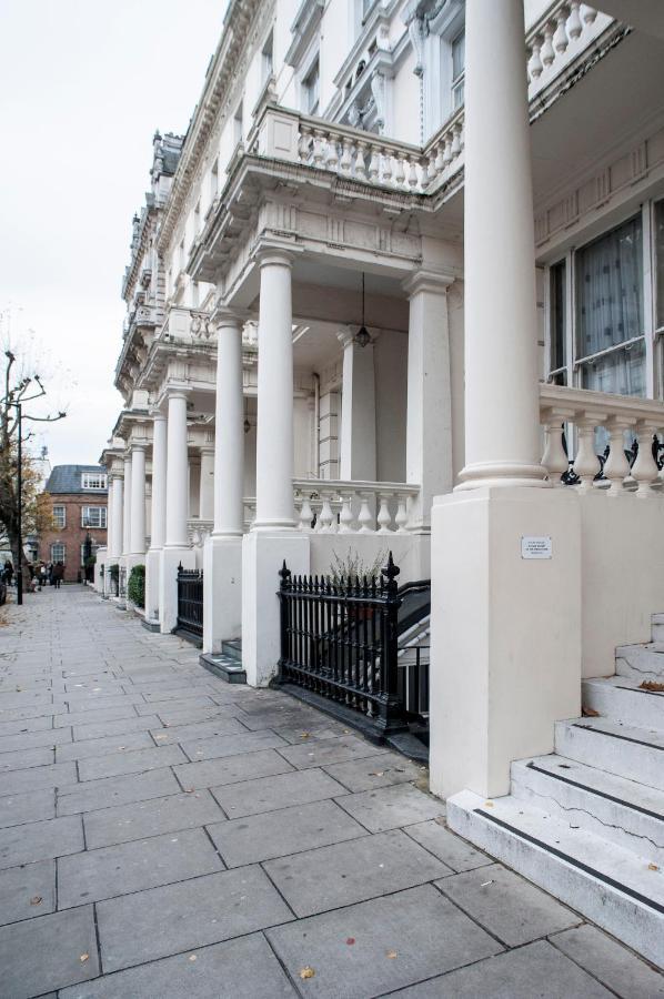 Unique 2bed/2bath - Top Floor - Private Balcony Leilighet London