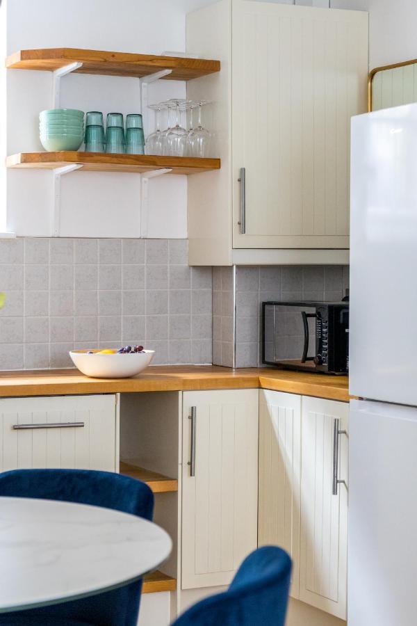 Modern Flat With Patio In Pimlico London