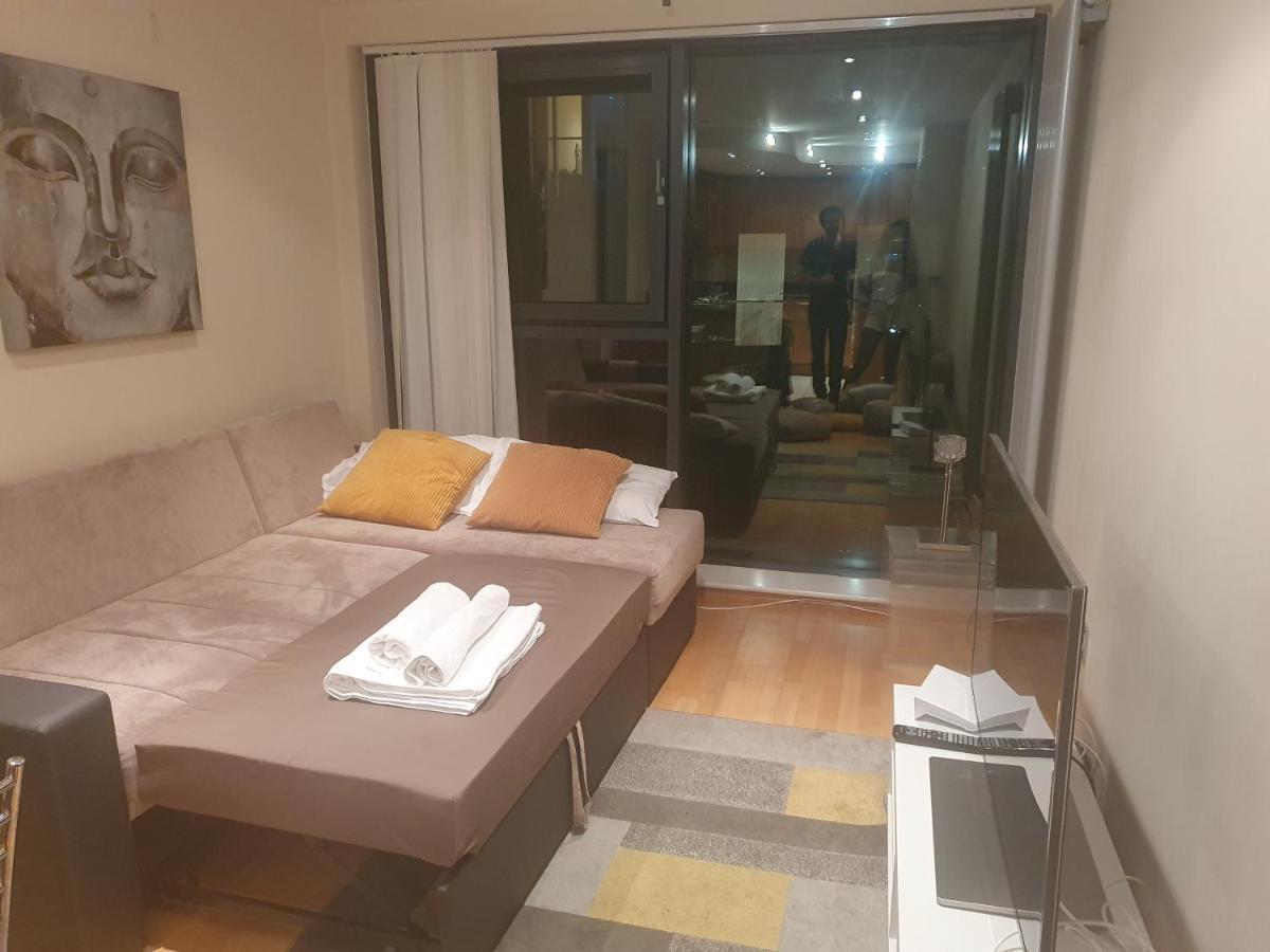 Apartment Canary Wharf, E14 9ne London