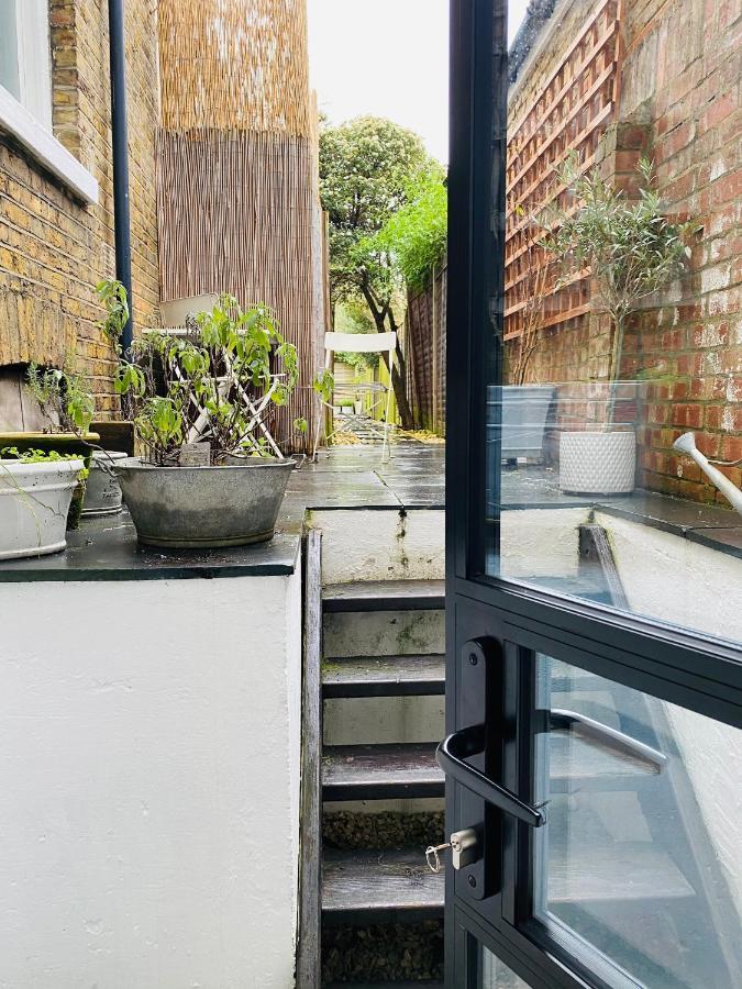 Apartment Stunning, Stylish Garden Flat In The Heart Of Wimbledon