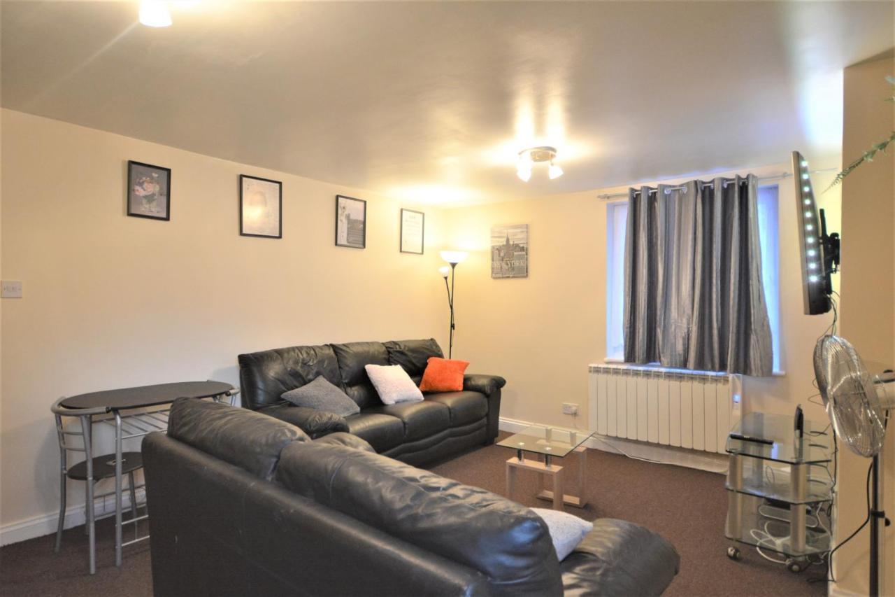 Zone 2 Lovely 4 Bedroom - 3 Trowbridge Road Apartment