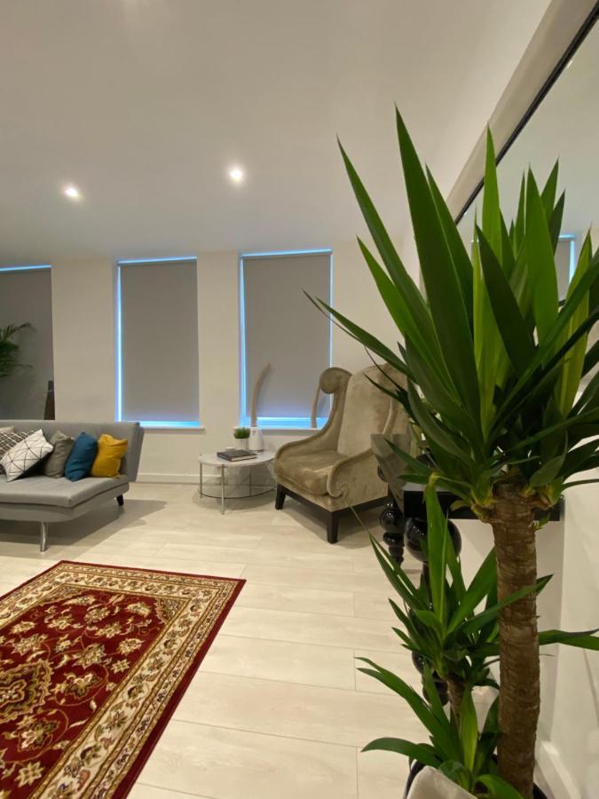 Aparthotel Kings Road With En-suite Bath London