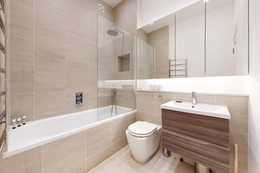 Superb 2 Bed Flat Camden 5 Min Walktube Station * London