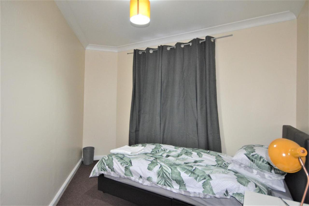 Zone 2 Lovely 4 Bedroom - 3 Trowbridge Road *