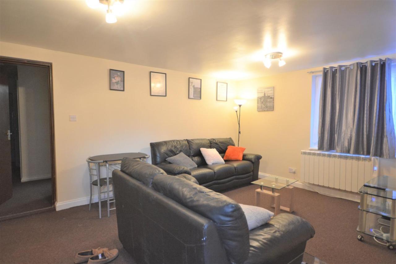 Zone 2 Lovely 4 Bedroom - 3 Trowbridge Road