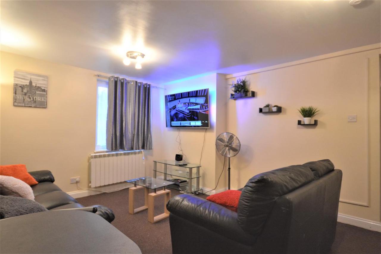 Zone 2 Lovely 4 Bedroom - 3 Trowbridge Road Apartment *