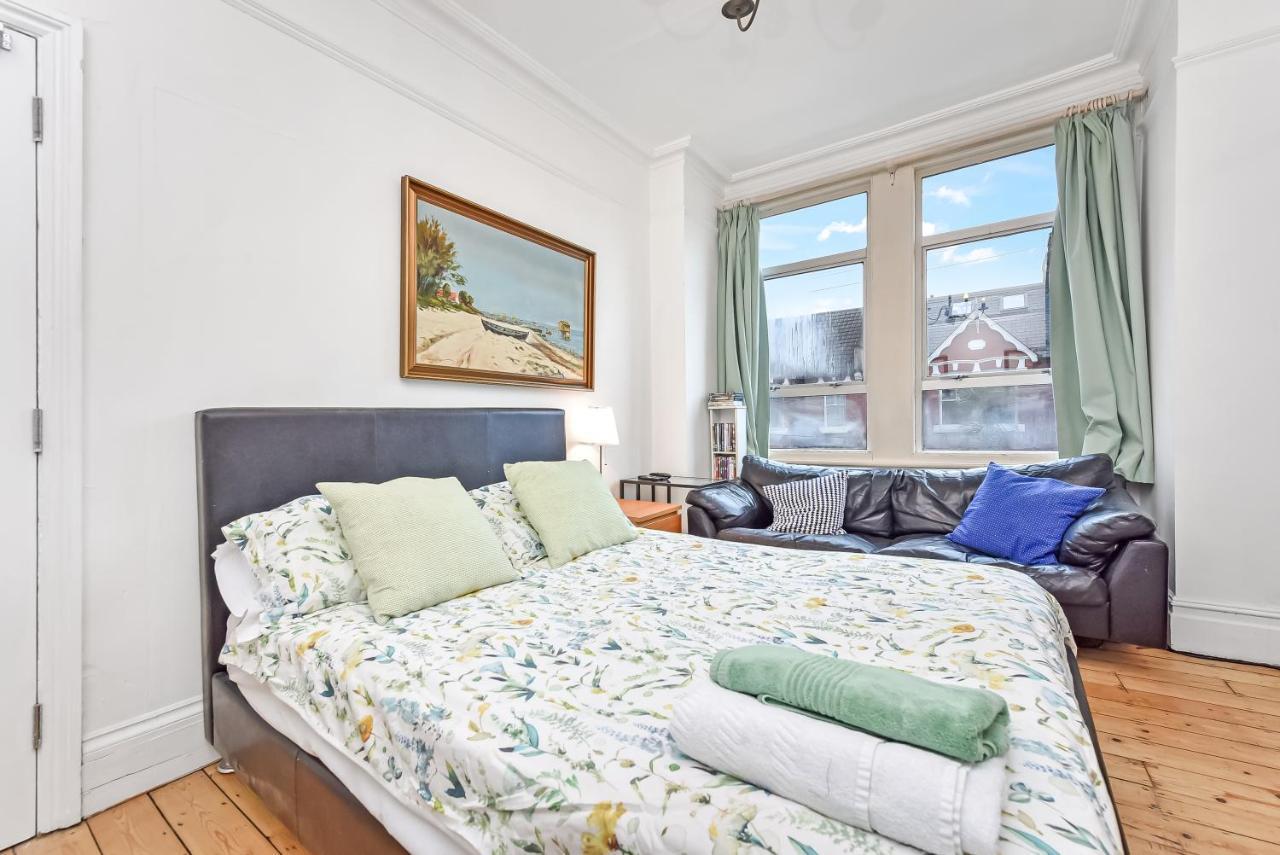 Groves 4 Bedroom, Shepherds Bush Appartement *