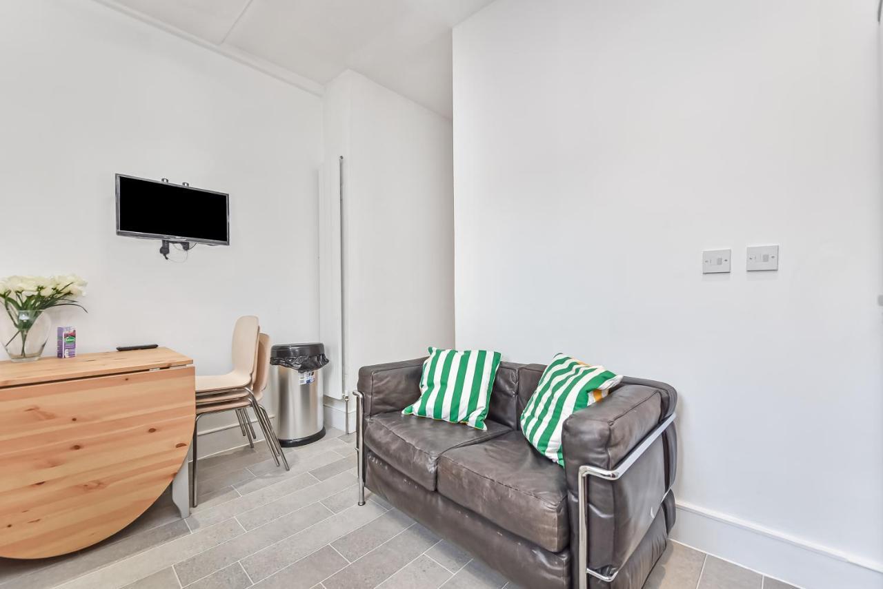Groves 4 Bedroom, Shepherds Bush Appartement *