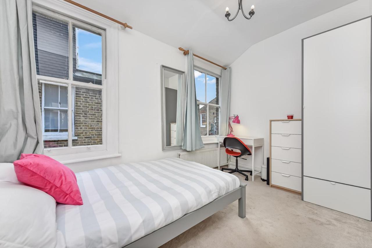 Groves 4 Bedroom, Shepherds Bush * Londen
