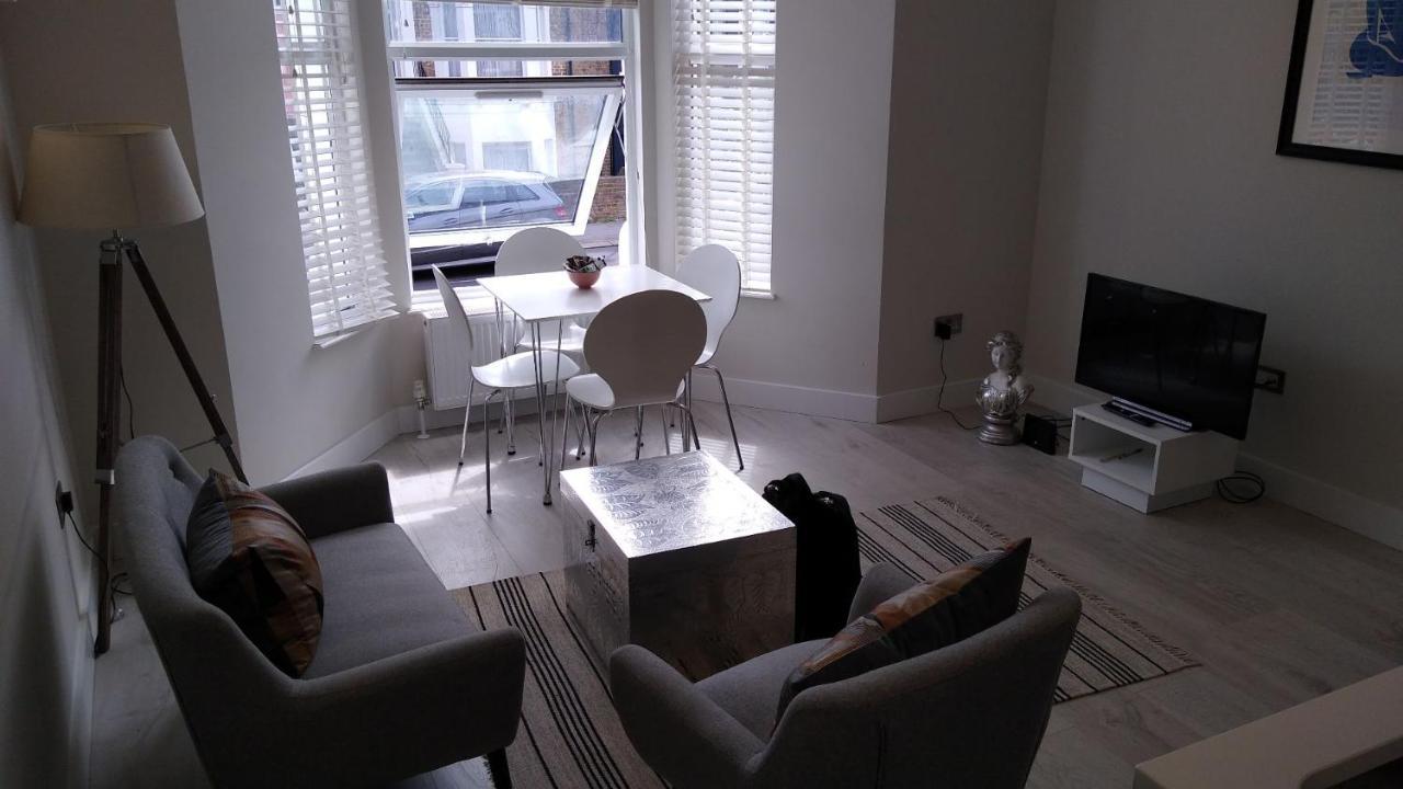 Modern 2 Bed Flat In Maida Hill Near Kensal Town In For Up To 4 People - 9mins To Tube Station Leilighet London