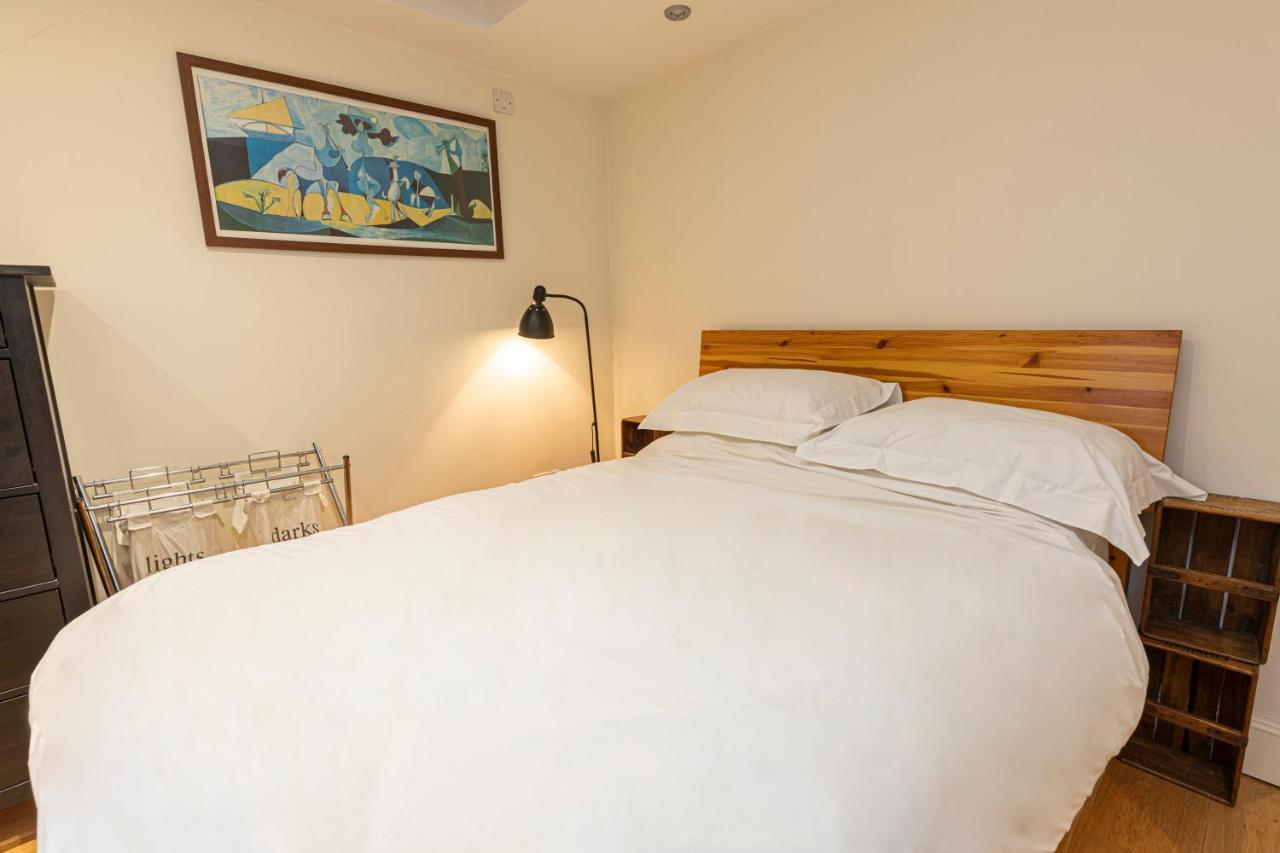 Altido Homely 2-bed Flat With Courtyard * Londen