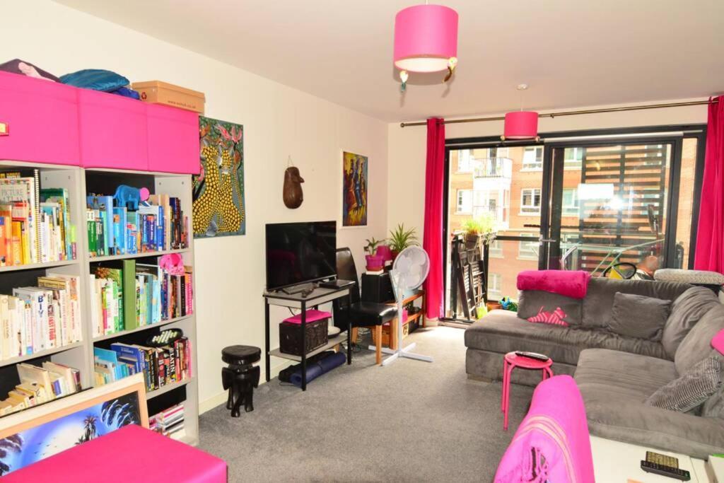 Modern 1 Bed Flat, Apartment