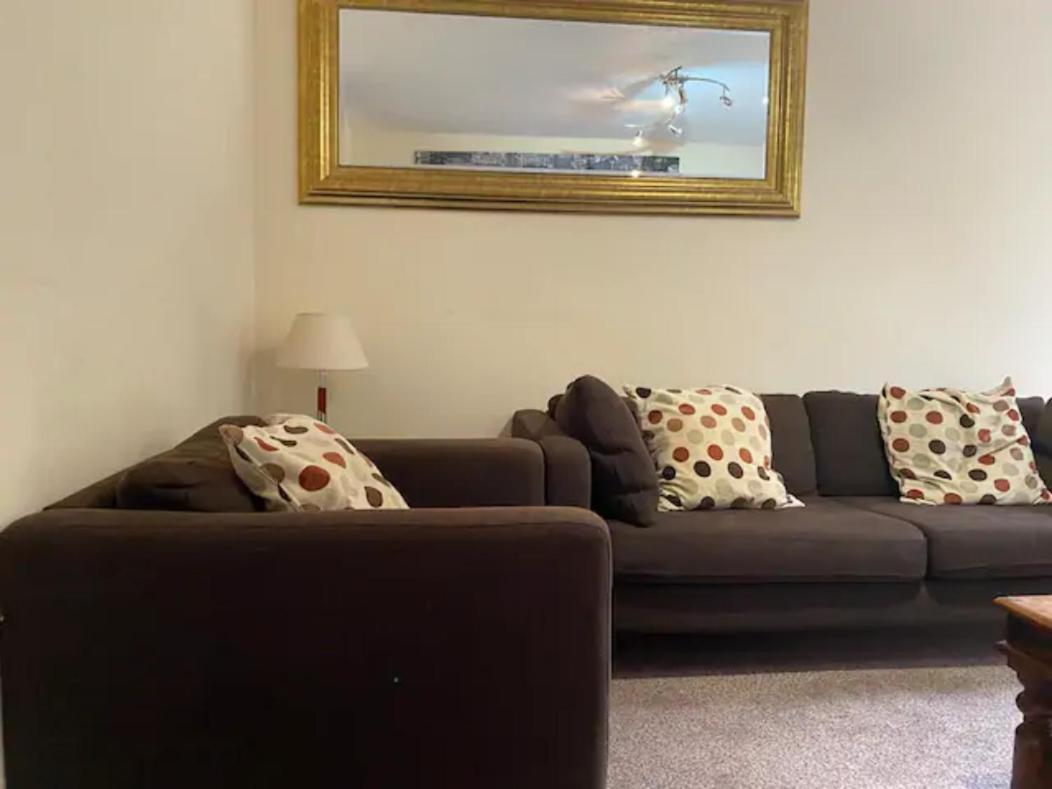 2 Bedroom With Patio - Ideal Location Zone 1 Leilighet London