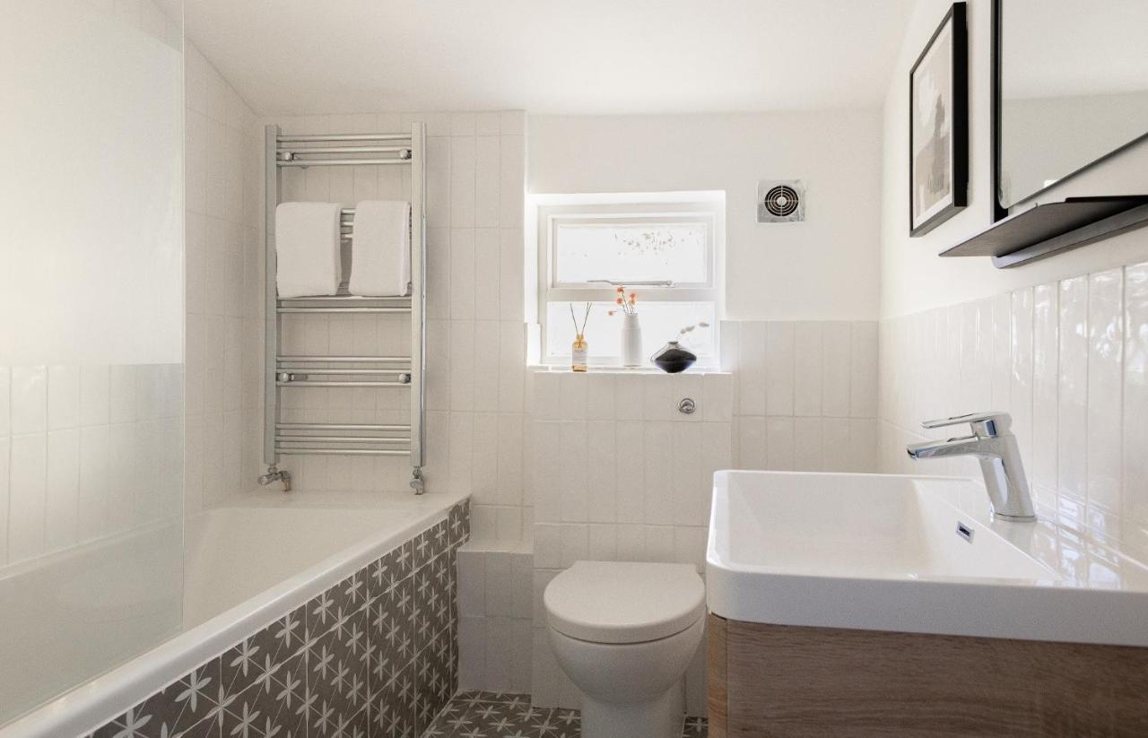 The Stoke Newington Common - Modern & Bright 3bdr Leilighet London