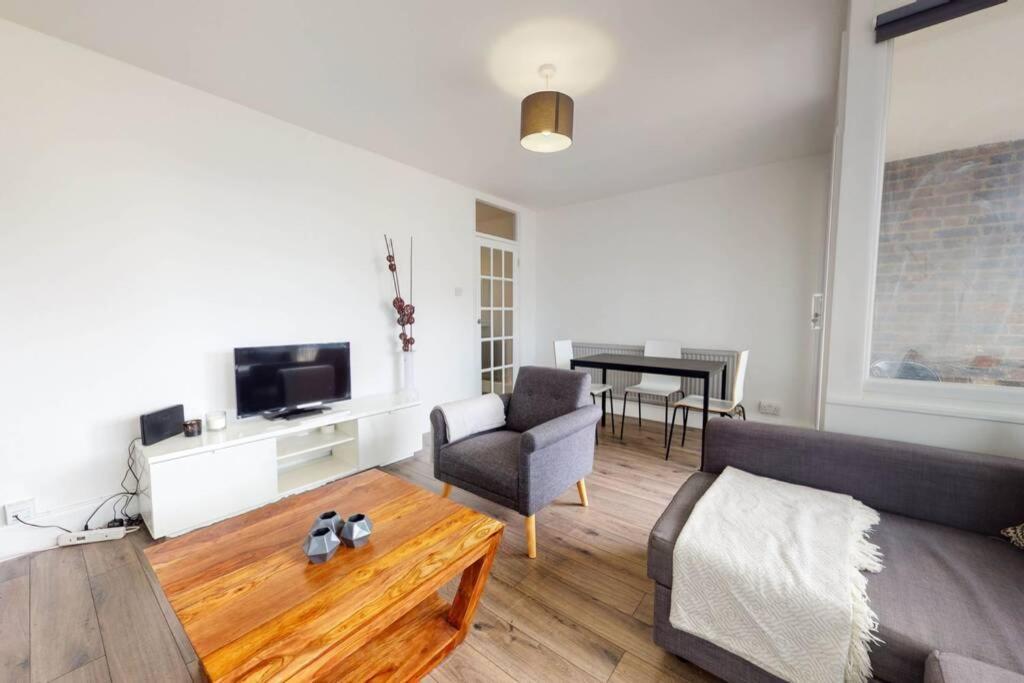Apartment Amazing 3 Bedroom Flat - 4mins To Tube Station