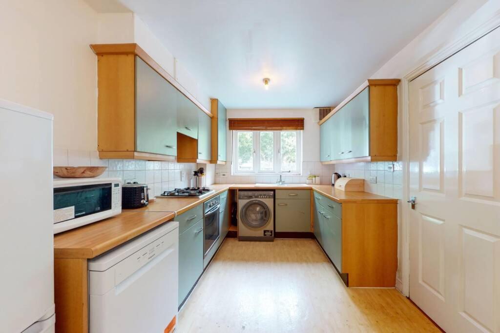 Apartment Super 2 Bed House Wprivateparking&privategarden *