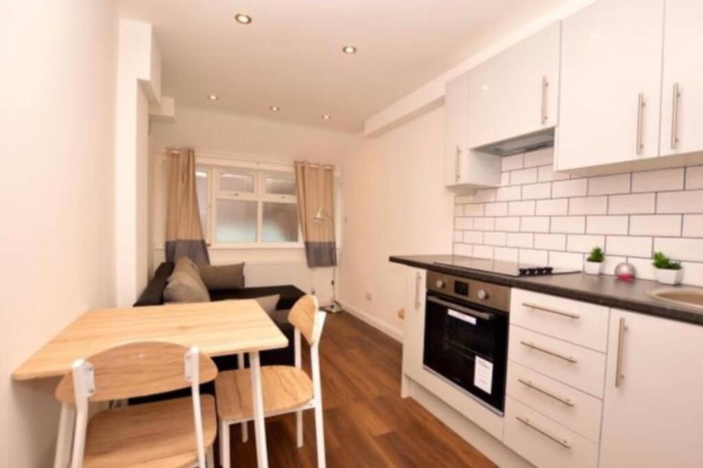 Apartment Small Cosy In Plaistow. East *