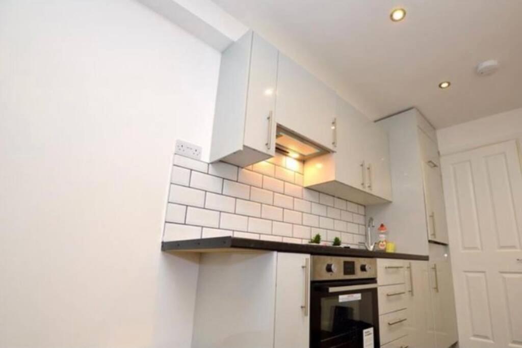 Small Cosy In Plaistow. East Apartment