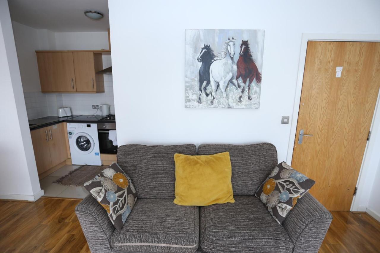 Apartment Lovely 2 Bed 2 Toilet Hill House River View