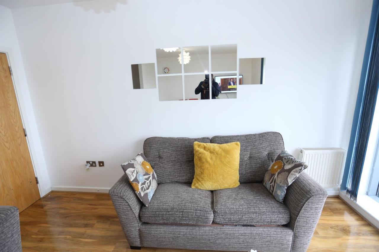 Lovely 2 Bed 2 Toilet Hill House River View * London