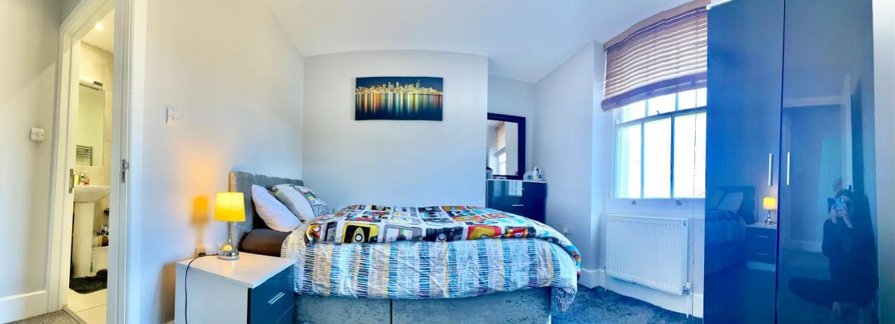 Guest house Camden Double Bedroom With Super Large King Bed