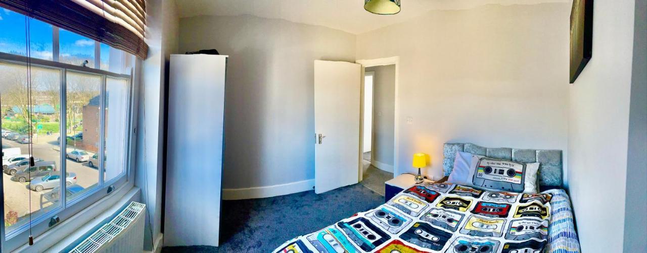 Guest house Camden Double Bedroom With Super Large King Bed *