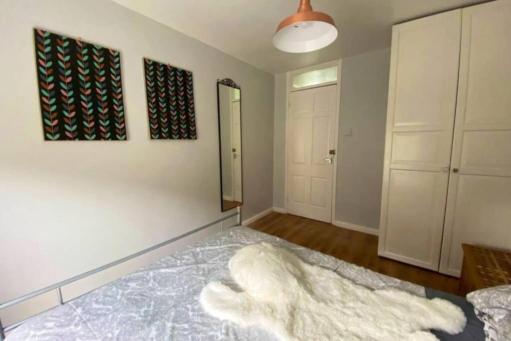 Two Bedroom Garden Flat In Zone 2 Leilighet *