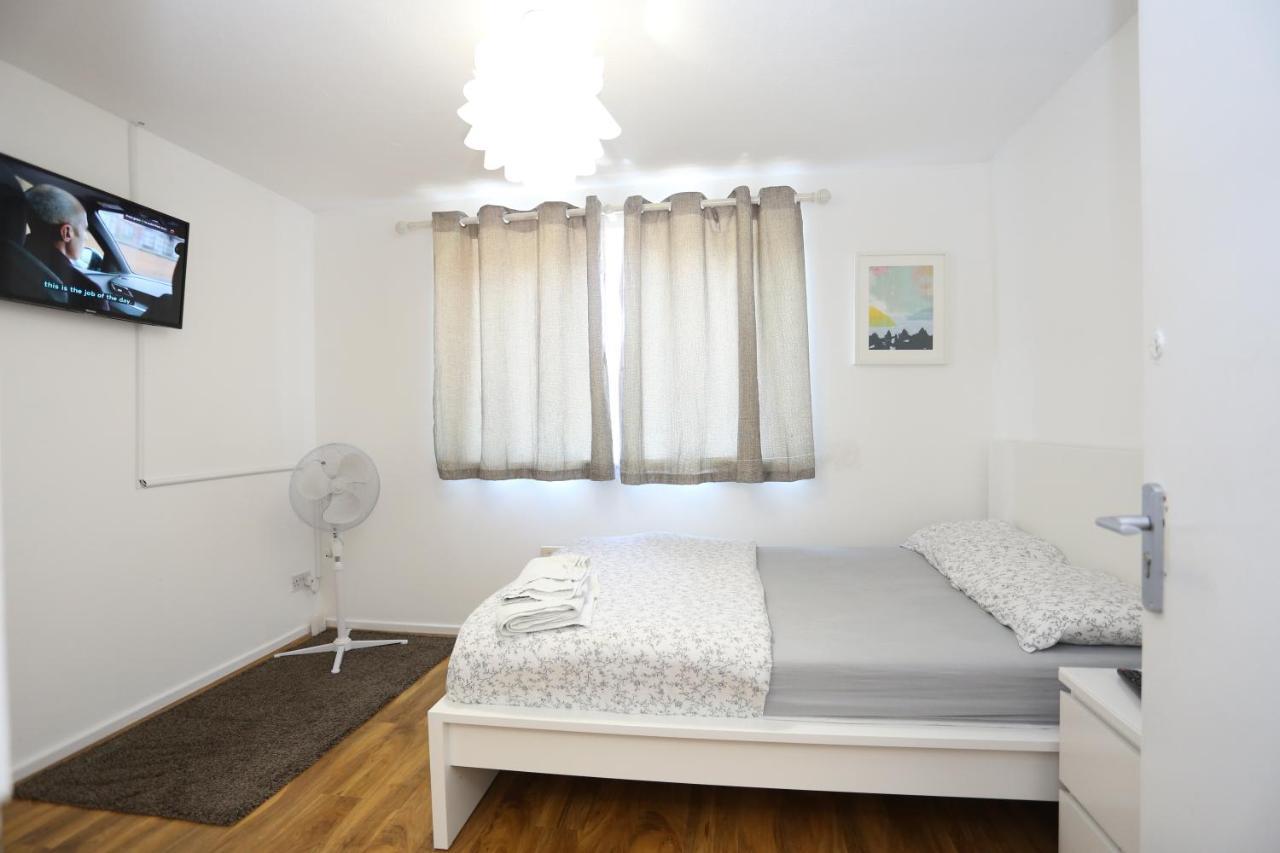 Beautiful 3 Beds House West Thamesmead London Holiday home *