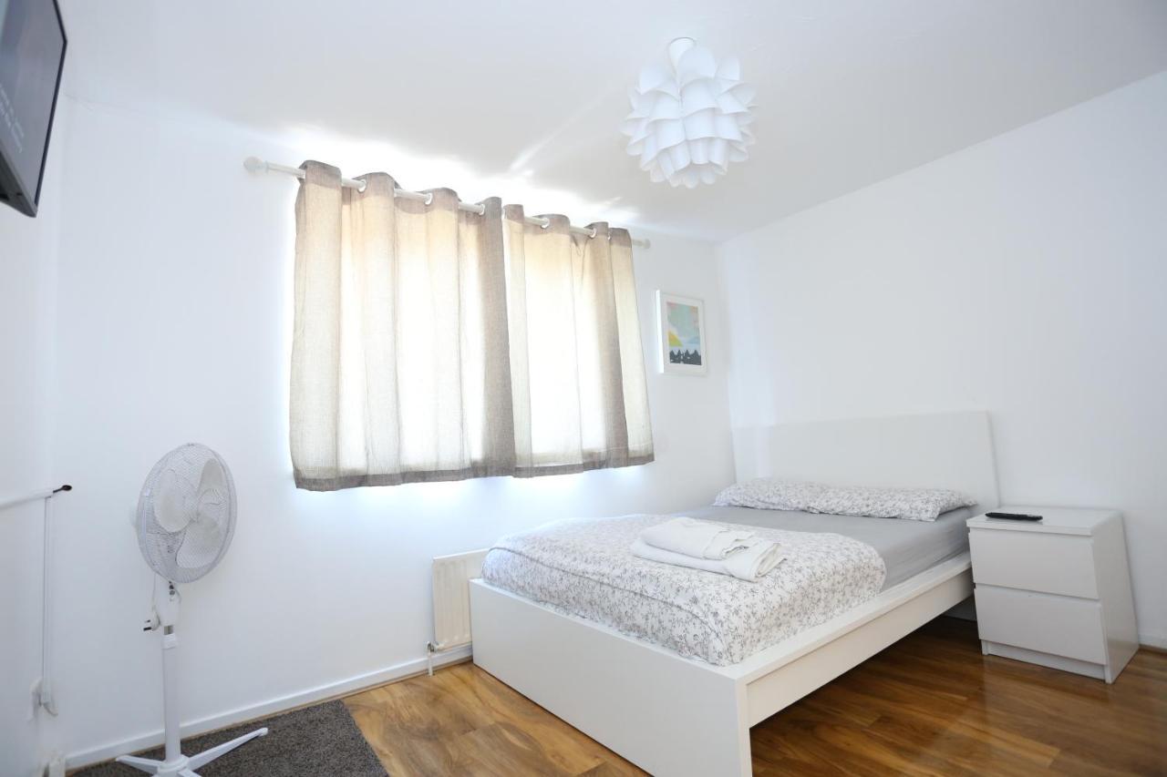 Beautiful 3 Beds House West Thamesmead London Holiday home