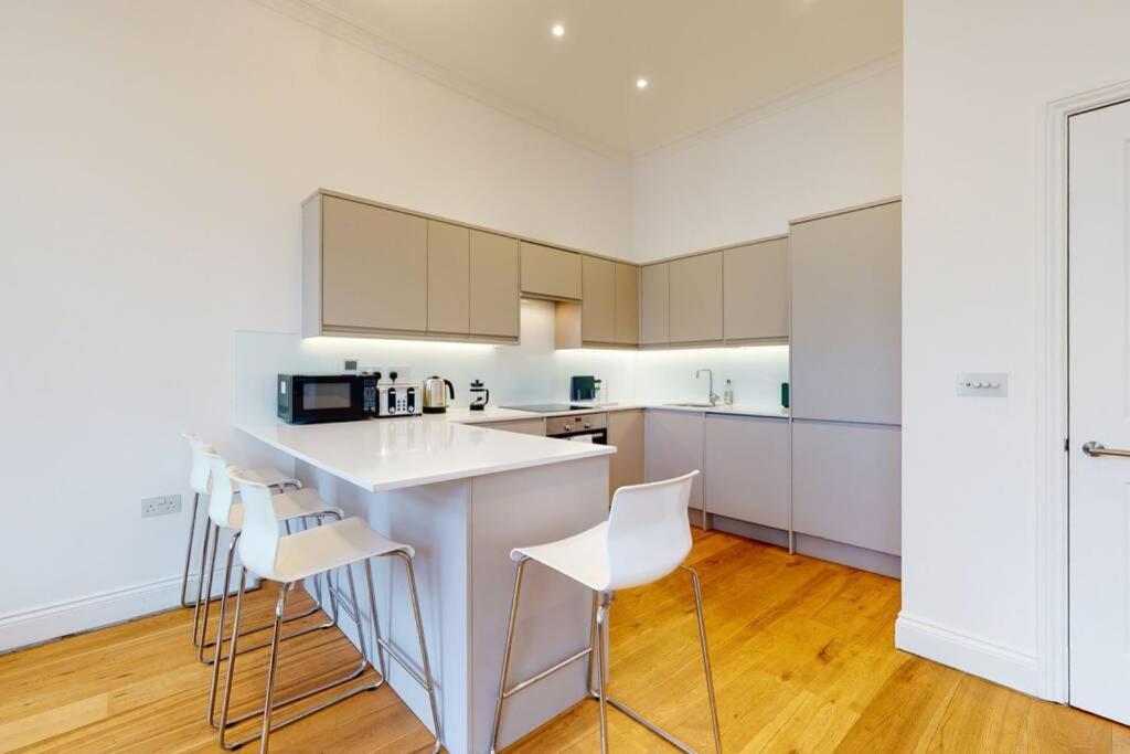Modern 1 Bed Flat Camden 5 Min Walktube Station Londen