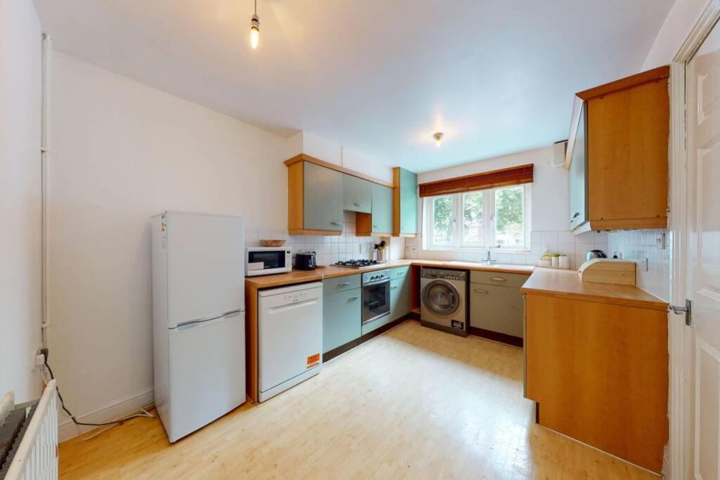 Super 2 Bed House Wprivateparking&privategarden Apartment *