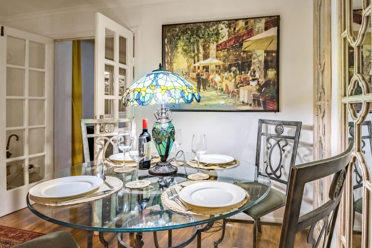 Apartment Exclusive In Acton By Underthedoormat *